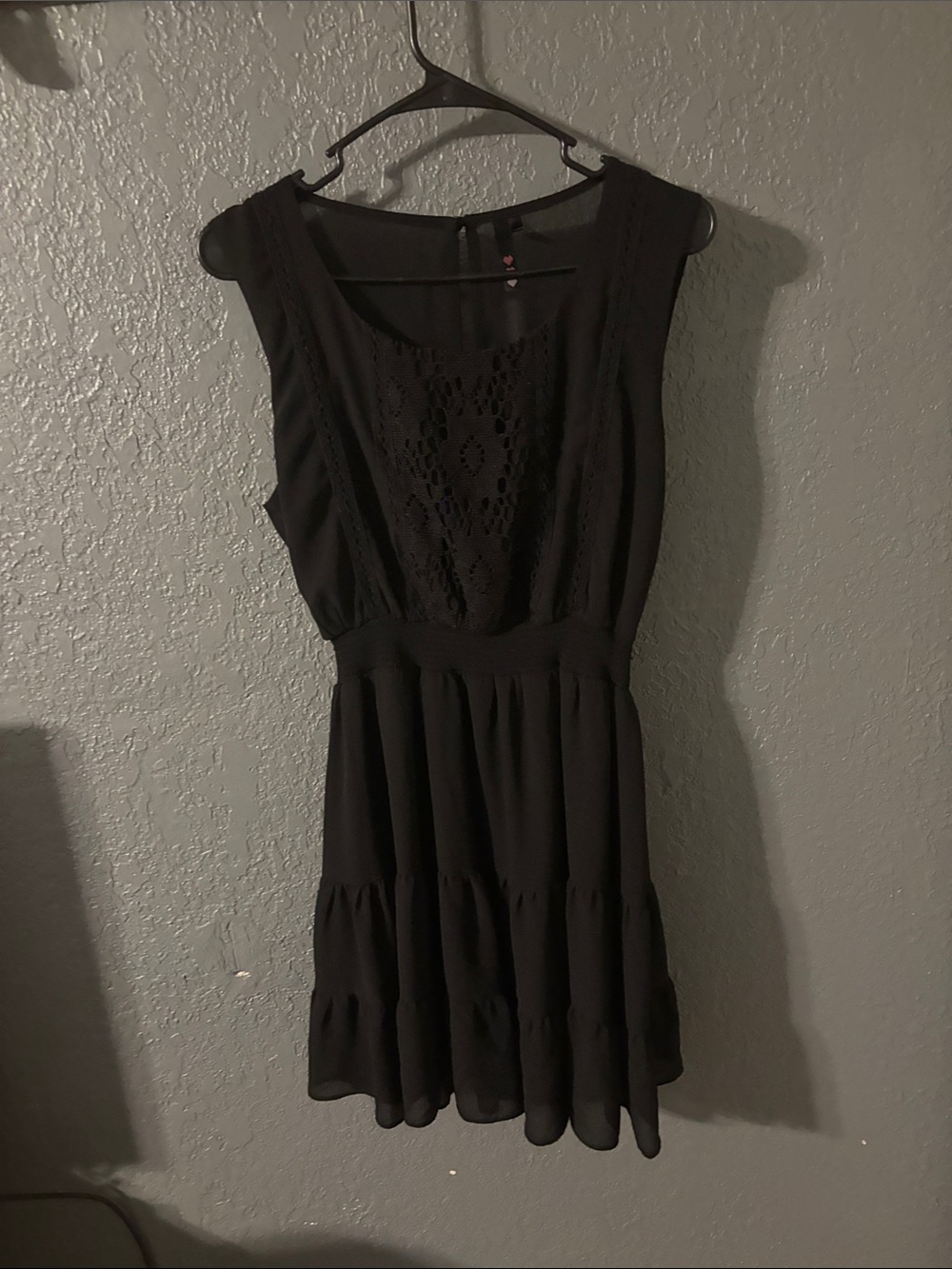 Womens size L Sleeveless Black Lace-Accent Tiered Dress